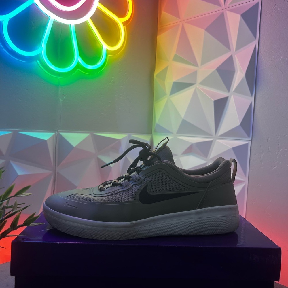 Nike Nijah 2 Military Green